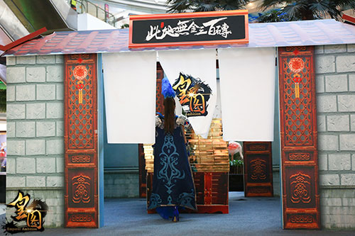  《皇图》夺宝玩法曝光 疑似张馨予闹市偷砖 