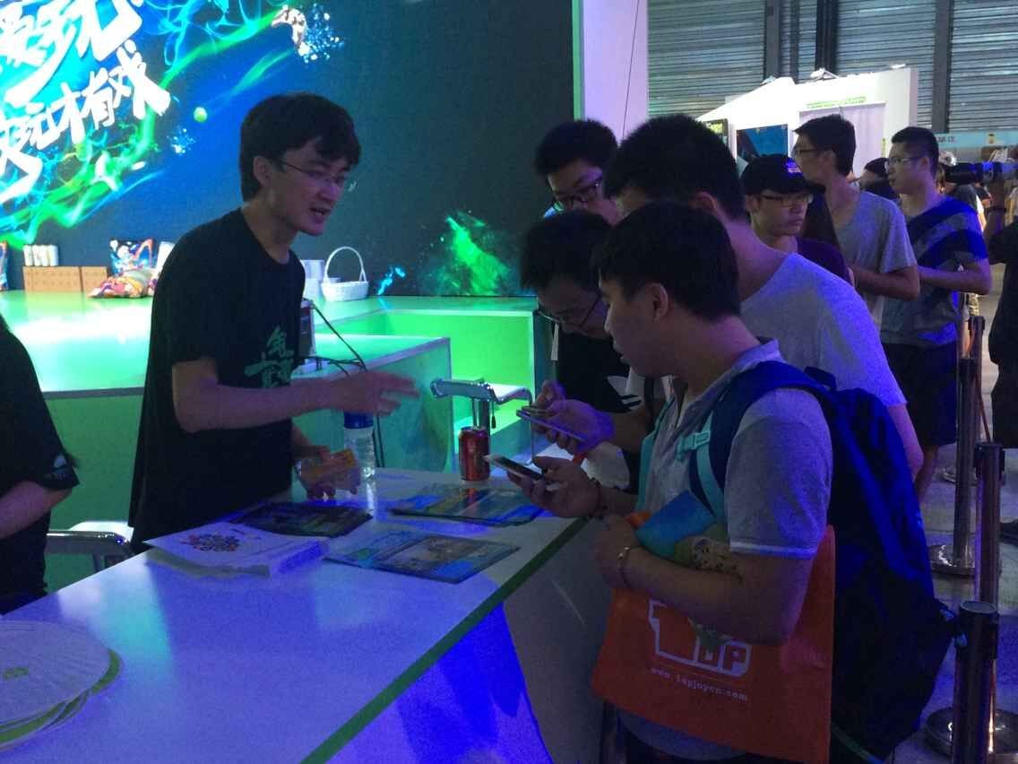 疯狂军团展台人气爆棚 狂送千万流量现场嗨翻天