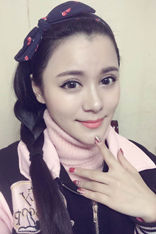 美女主播汉小仙上线 要女神更要《神魔之战》