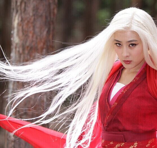 《白发魔女传》中，练霓裳和卓一航最终在一起
